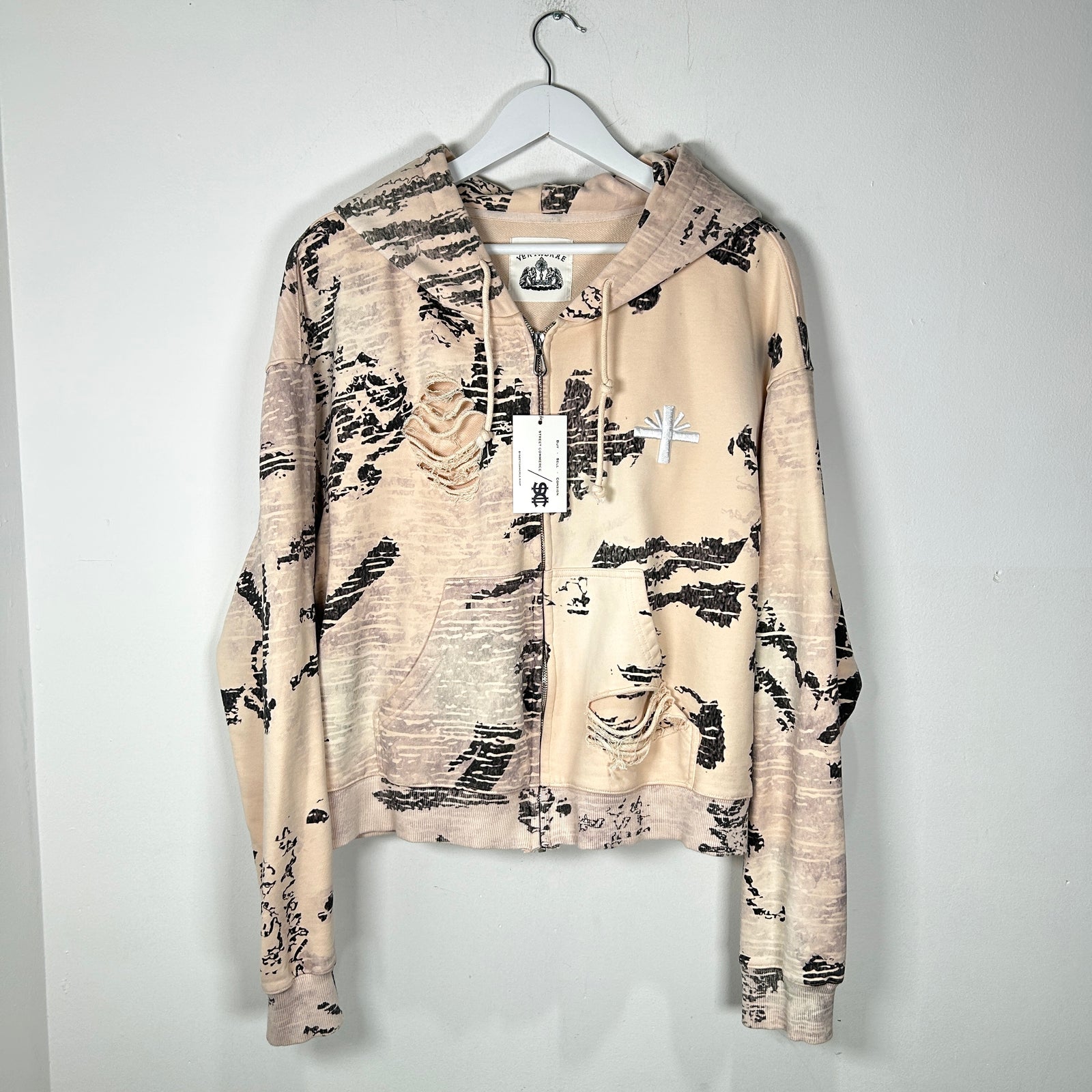 Vertabrae Grafitti Ivory Zip Up Hoodie Size L