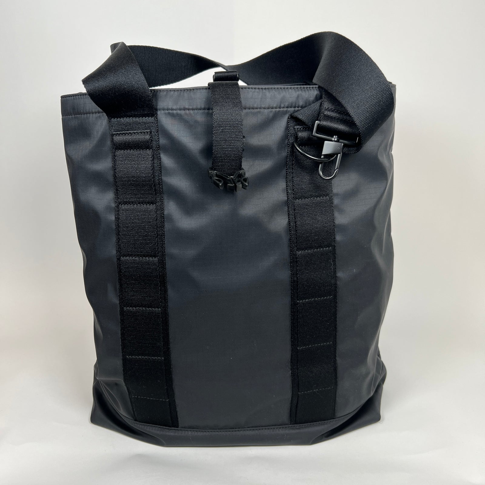 Want Les Essentials Black Travel Bag