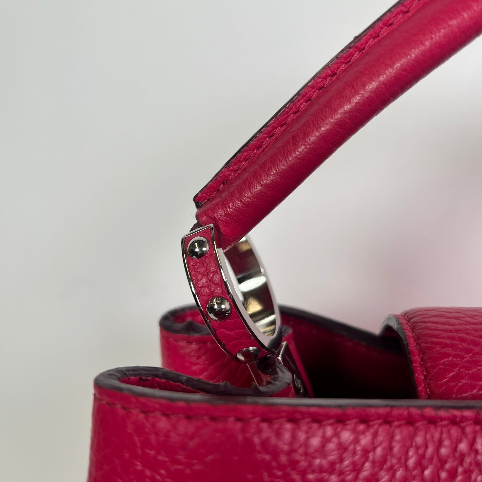 Louis Vuitton Capucines Red Taurillon Leather MM Handbag