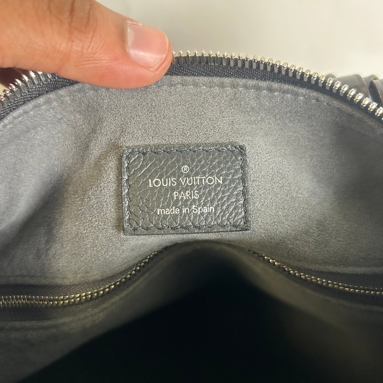 Louis Vuitton Black Beaubourg Mahina Hobo MM Bag