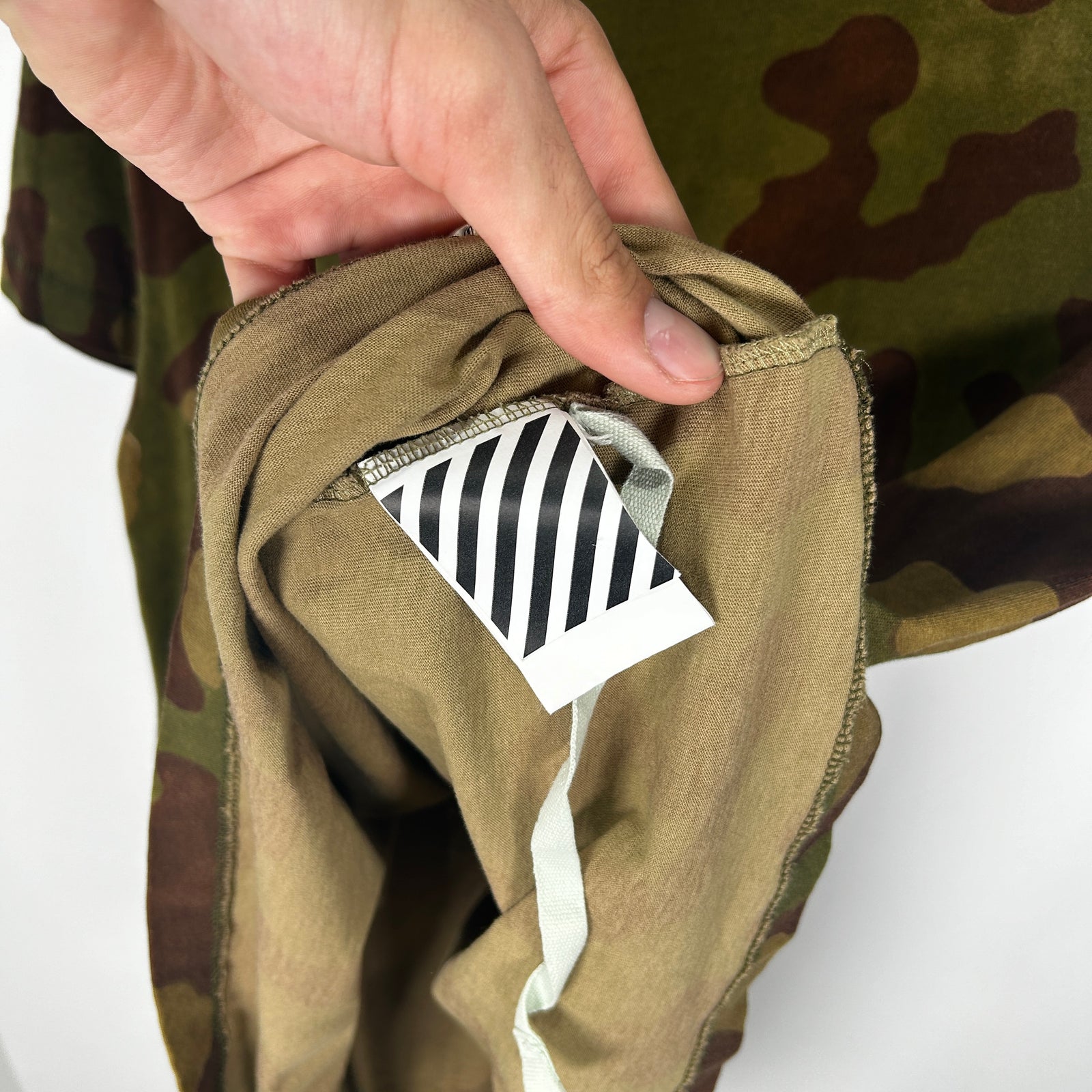 Off White Main Label Camo Logo Tee Size XS