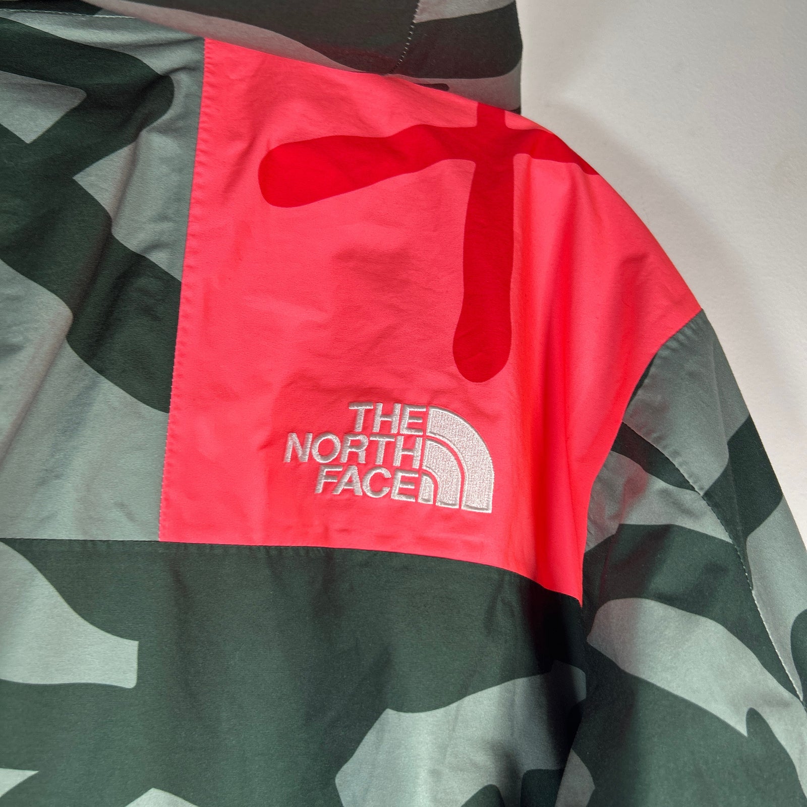 Kaws x The North Face Retro 1986 Mountain Jacket Green Size L