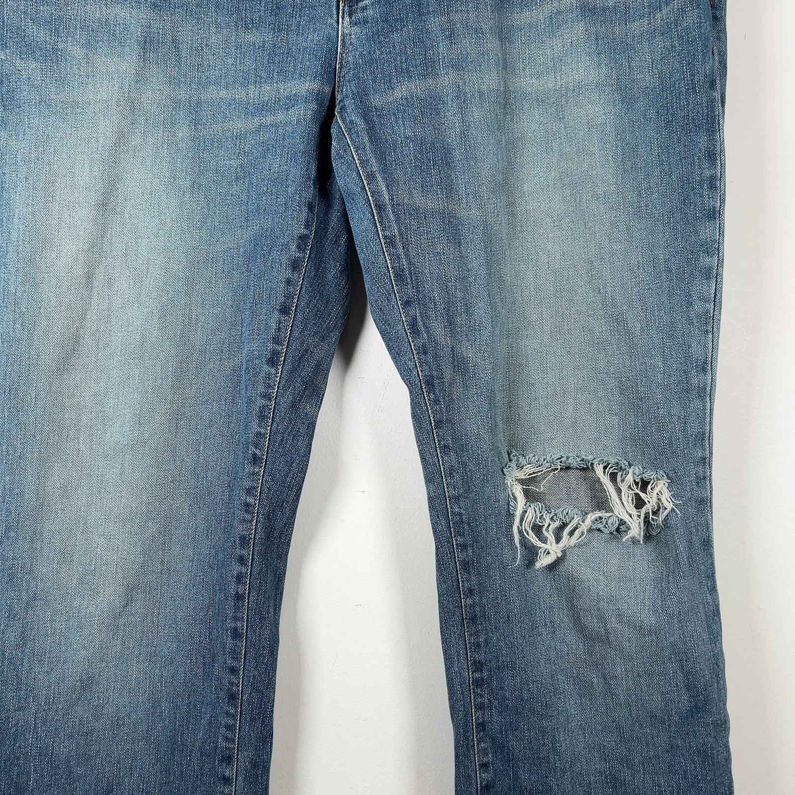 Saint Laurent D02 Distressed Lightwash Jeans