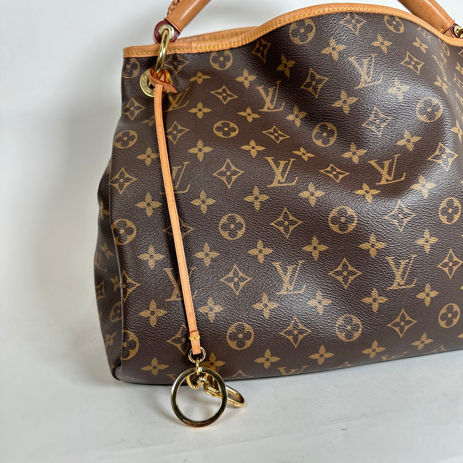 Louis Vuitton Artsy Monogram Purse