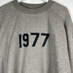 Essential 1977 Crewneck Size XL
