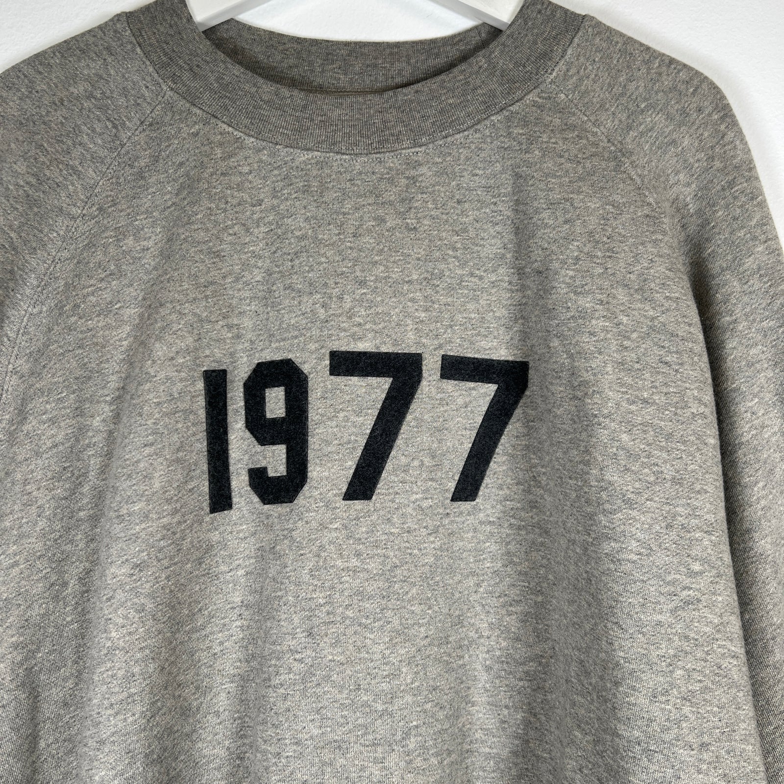 Essential 1977 Crewneck Size XL