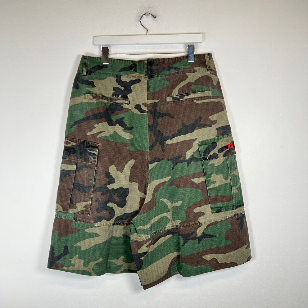 GV Gallery Camo Shorts Size M