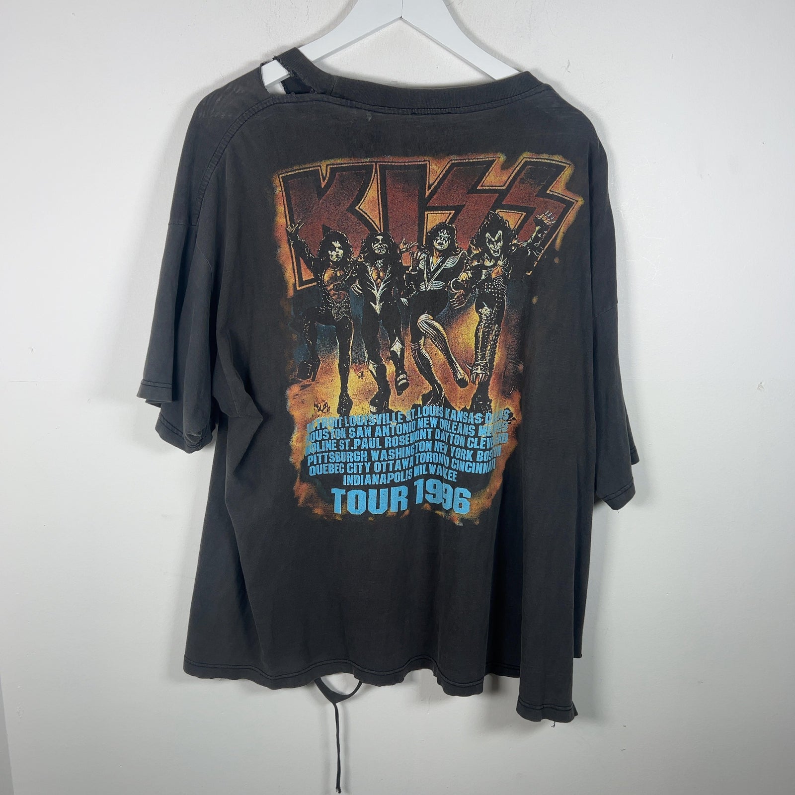 Vintage Distressed Kiss 1996 Tour Graphic T-Shirt
