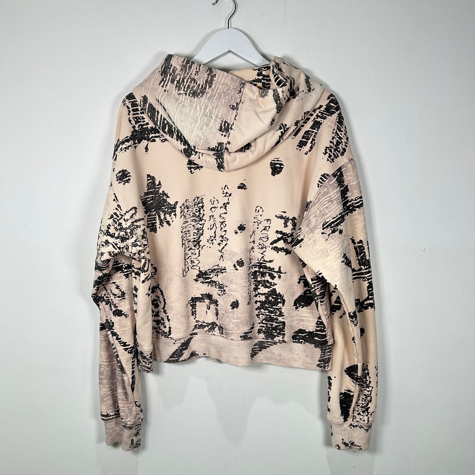 Vertabrae Grafitti Ivory Zip Up Hoodie Size L