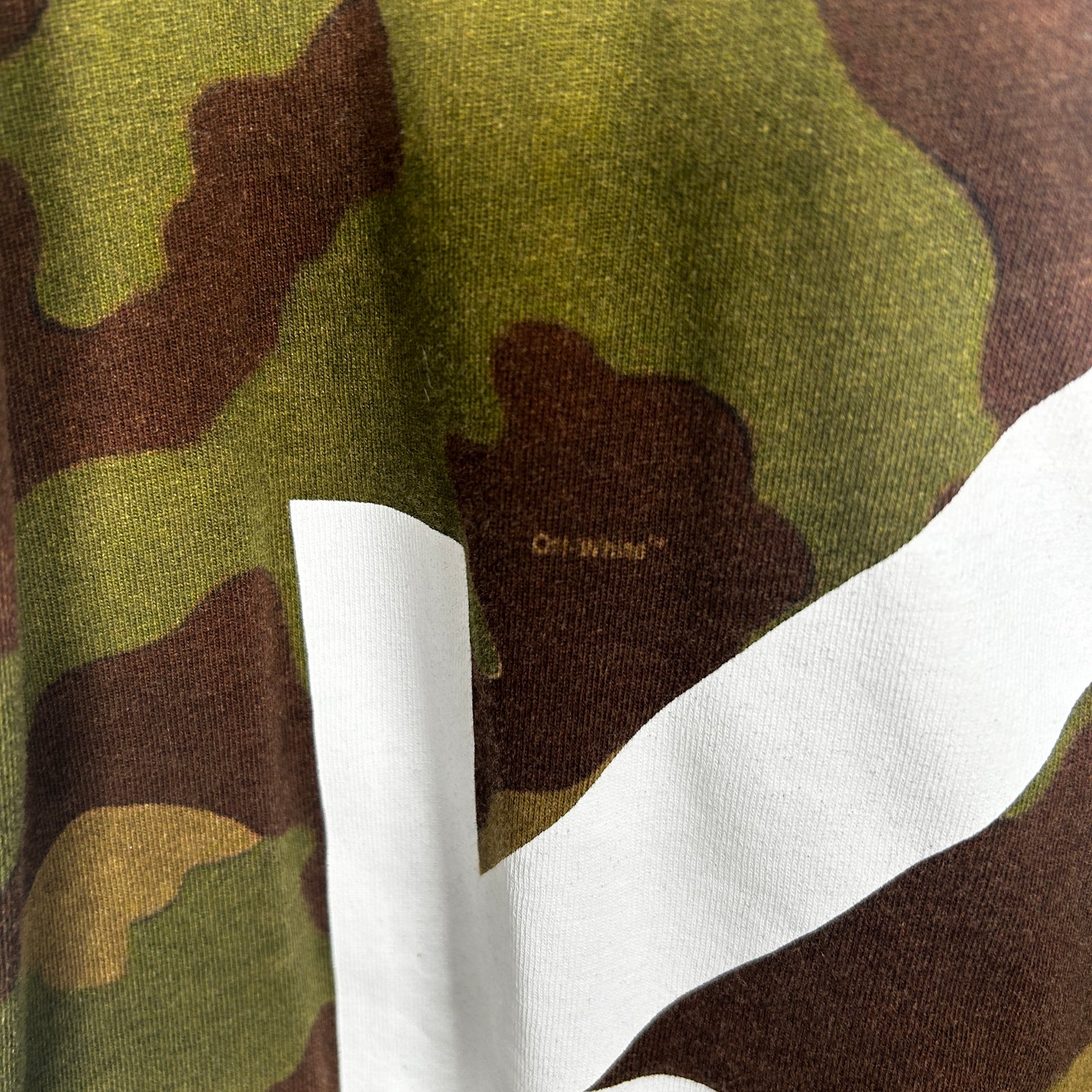 Off White Main Label Camo Logo Tee Size XS