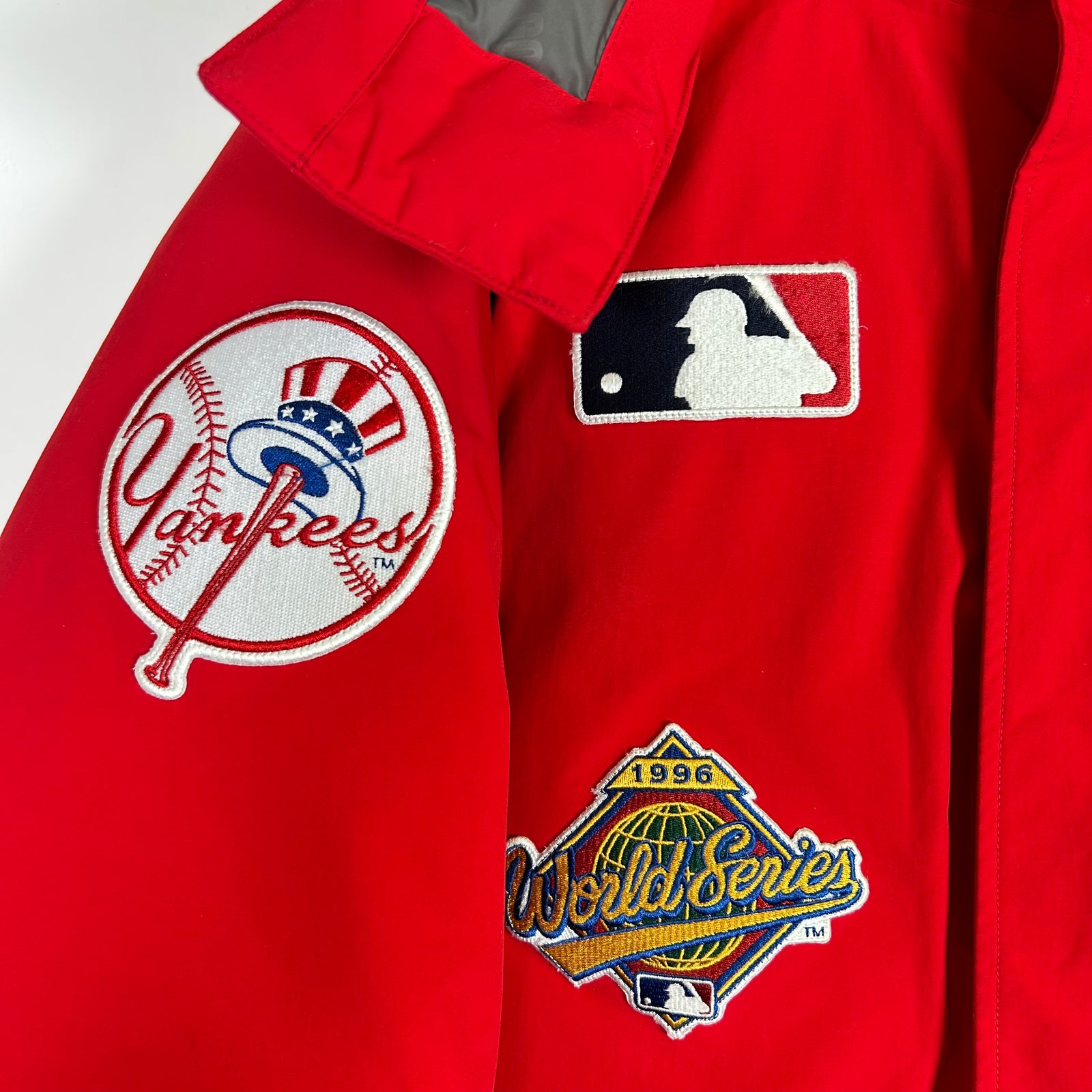 Supreme New York Yankees Gore-Tex 700 Down Fill Puffer Jacket
