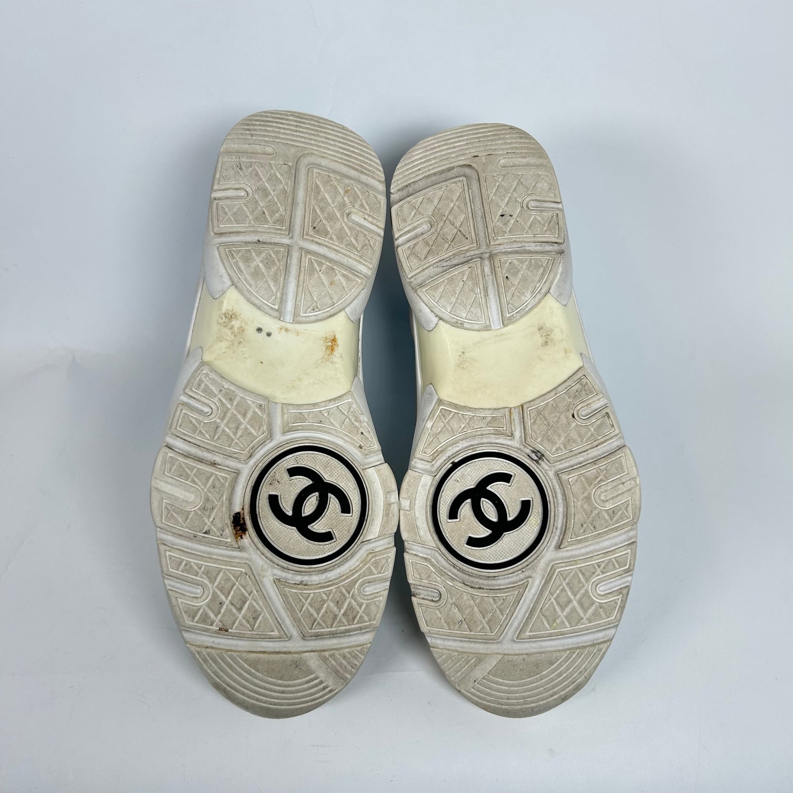 Chanel White/Blue Interlocking CC High-Top Sneaker Size 38.5