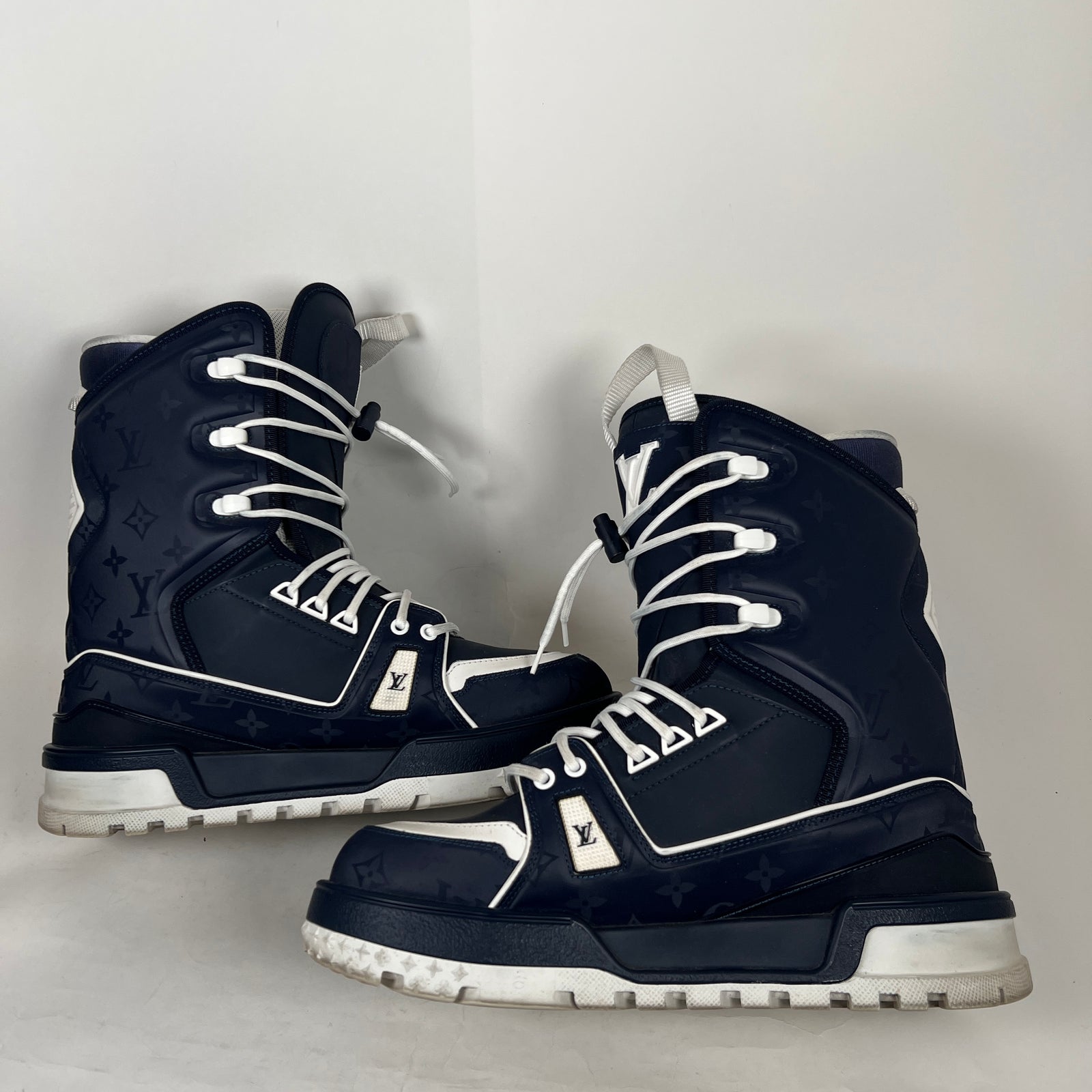 Louis Vuitton Navy Ski Boots Size LV 9