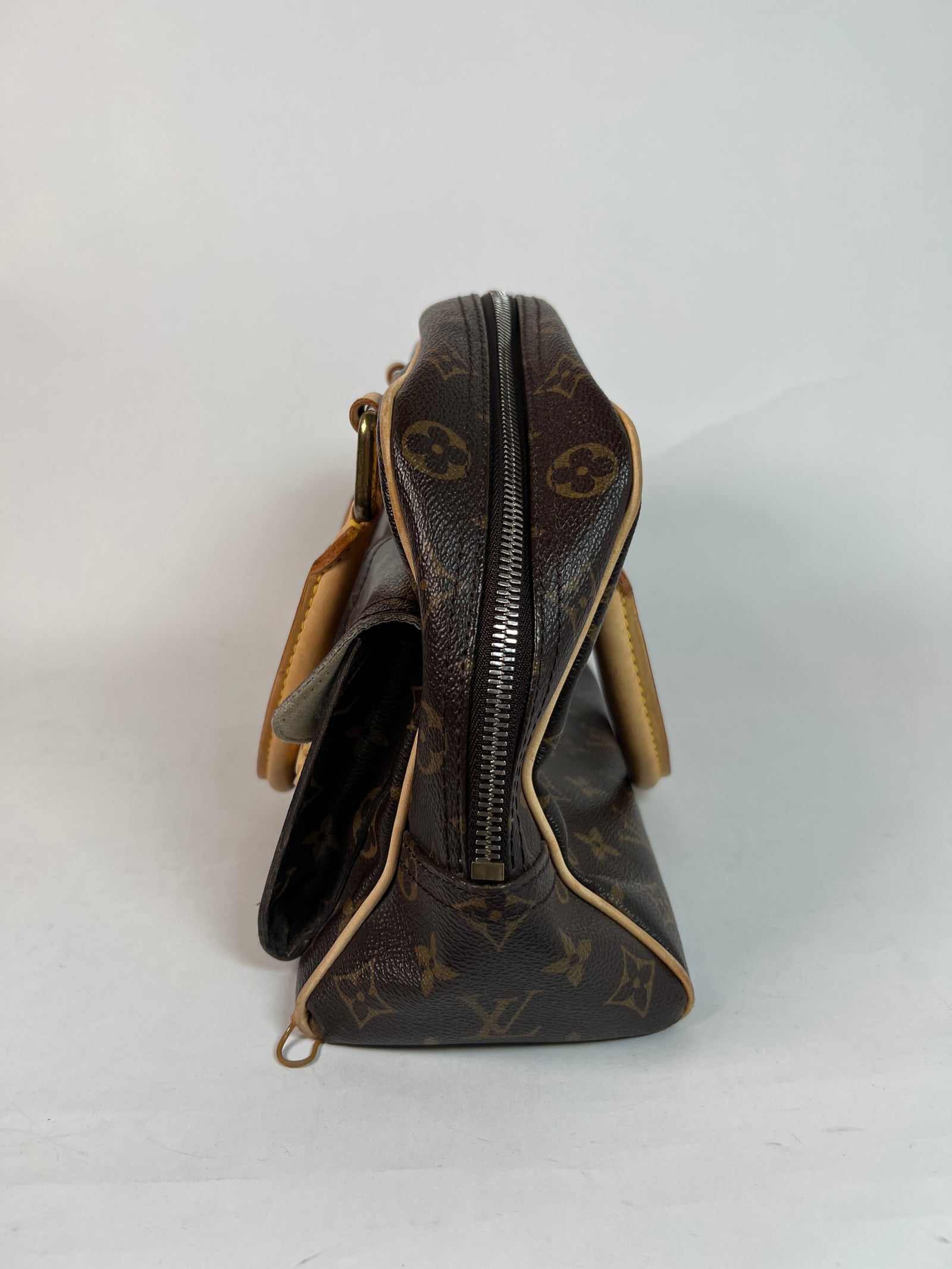 Louis Vuitton Manhattan Monogram Purse