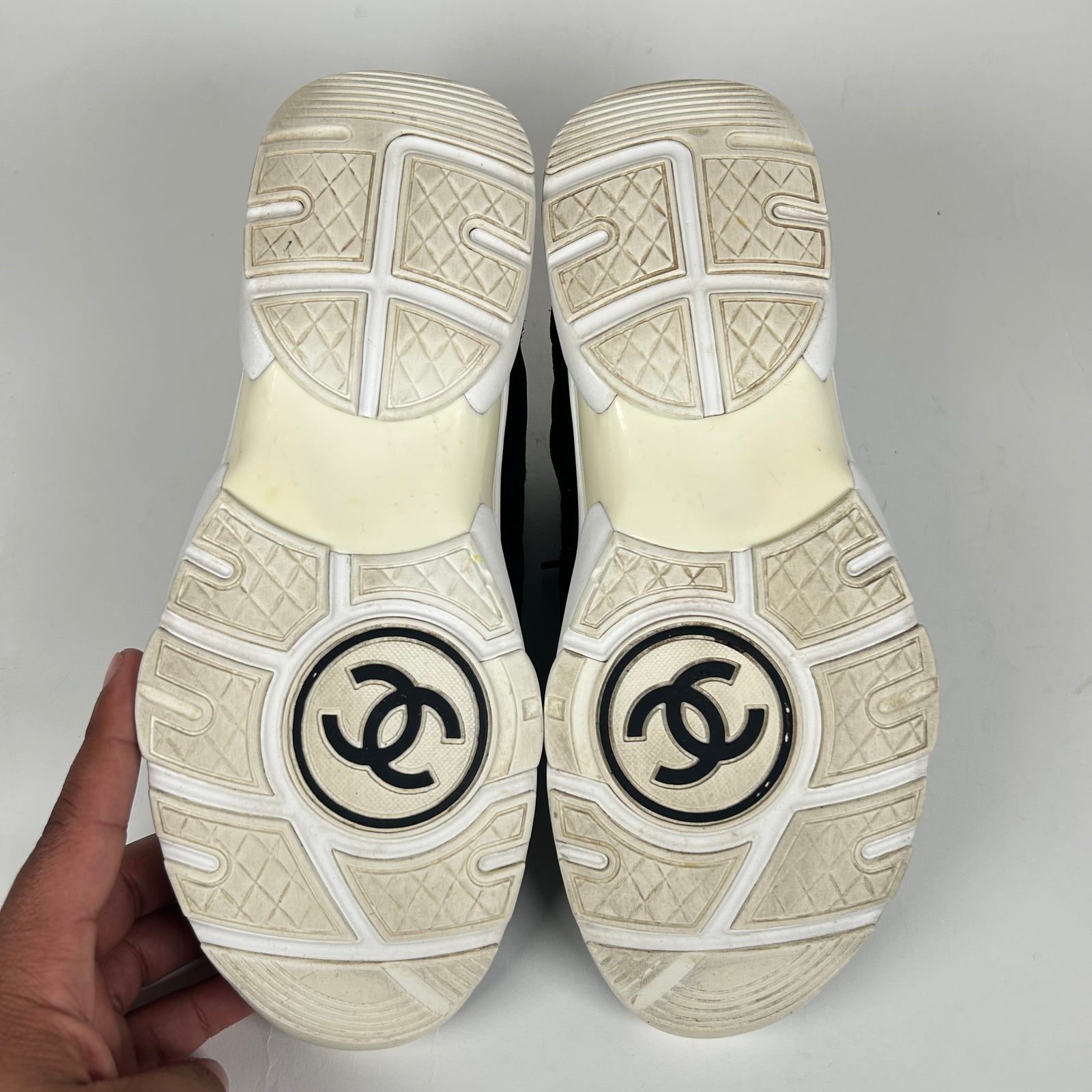 Chanel Black/White Runners Size 40