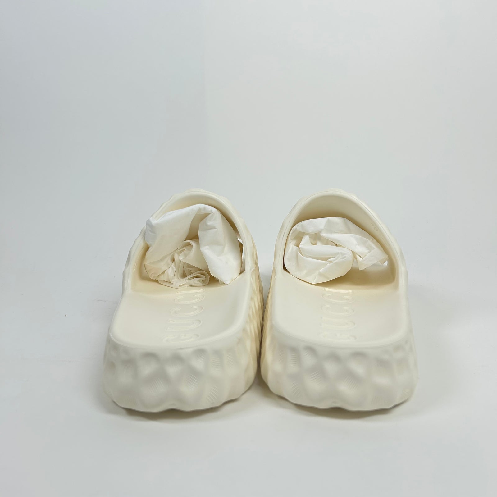 Gucci White Interlocking G Ripple Slides Size GG 10
