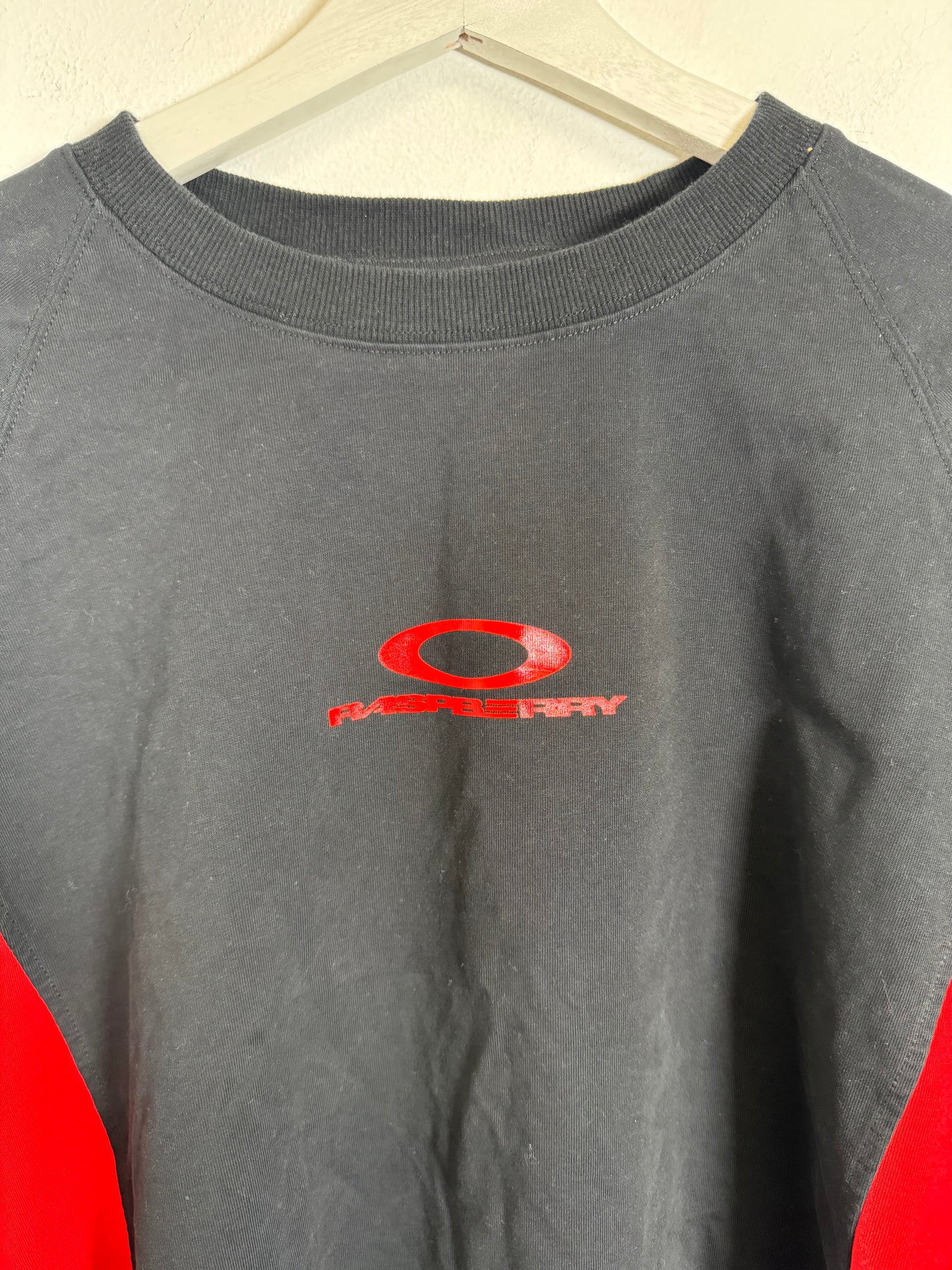 GV Gallery Black/Red Velvet Tee Size M