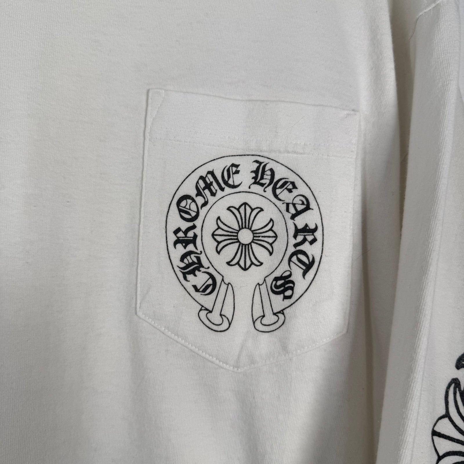 Chrome Las Vegas Horseshoe Floral Graphic White Longsleeve Size L