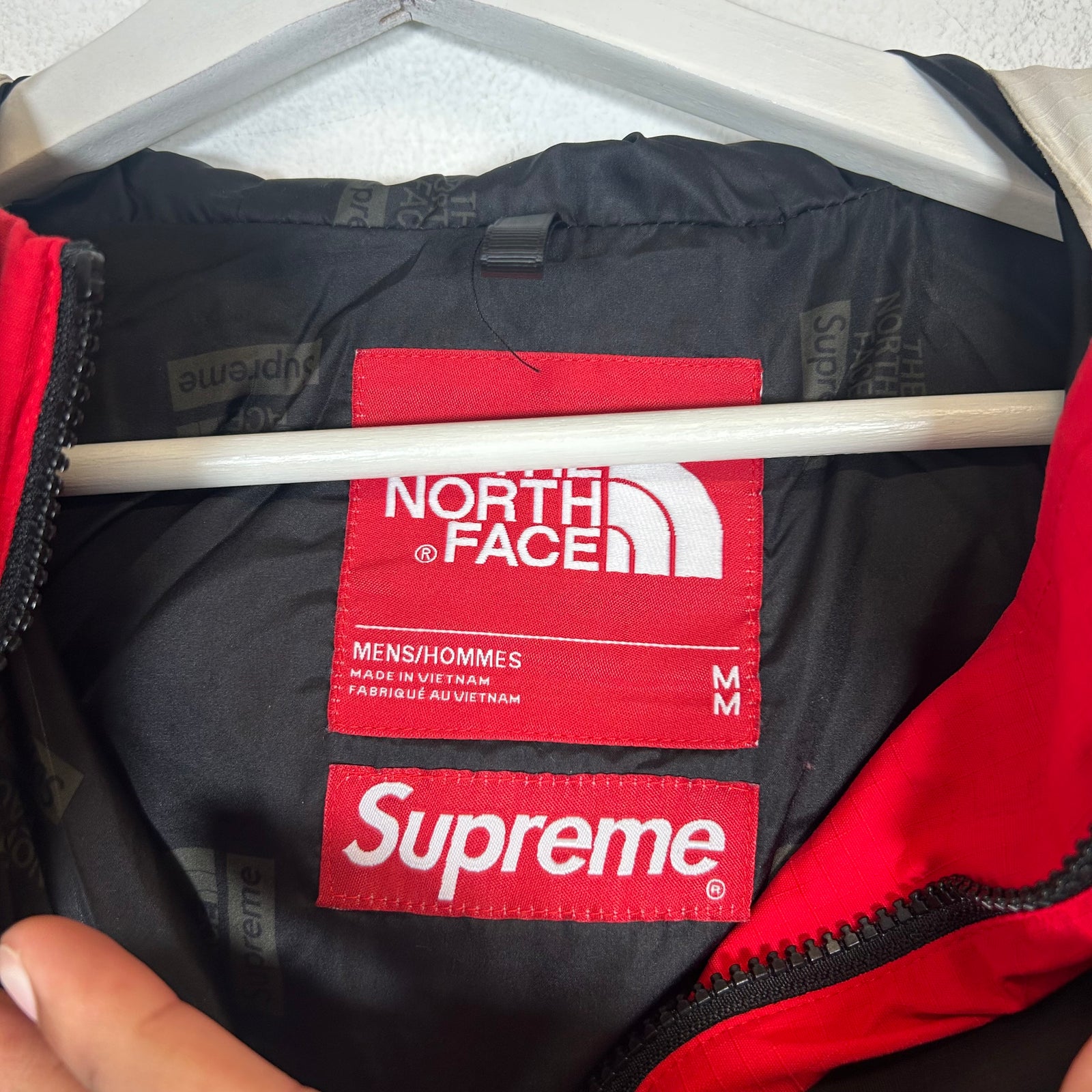 Supreme x TNF FW18 Red/Cream Expedition Jacket Size M