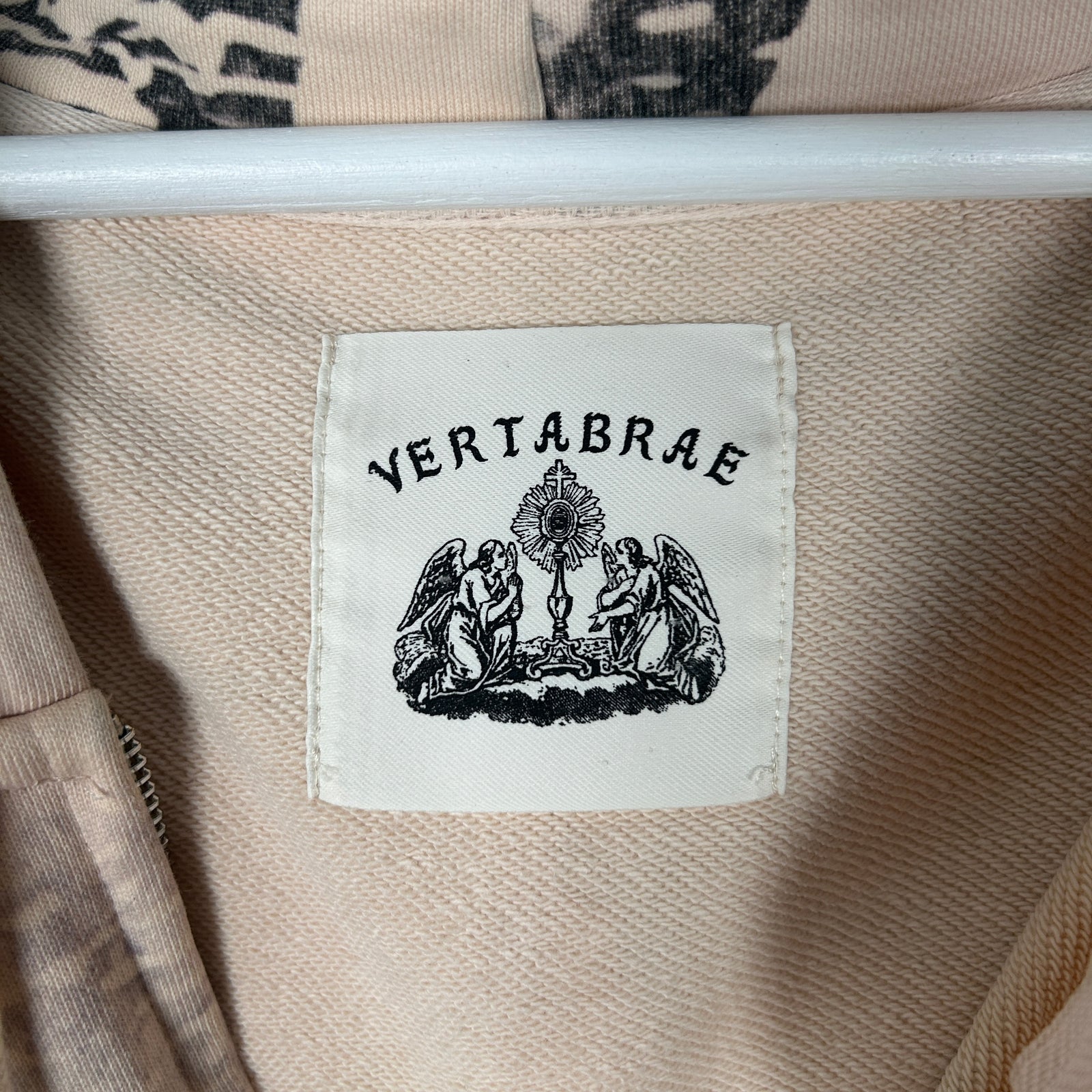 Vertabrae Grafitti Ivory Zip Up Hoodie Size L