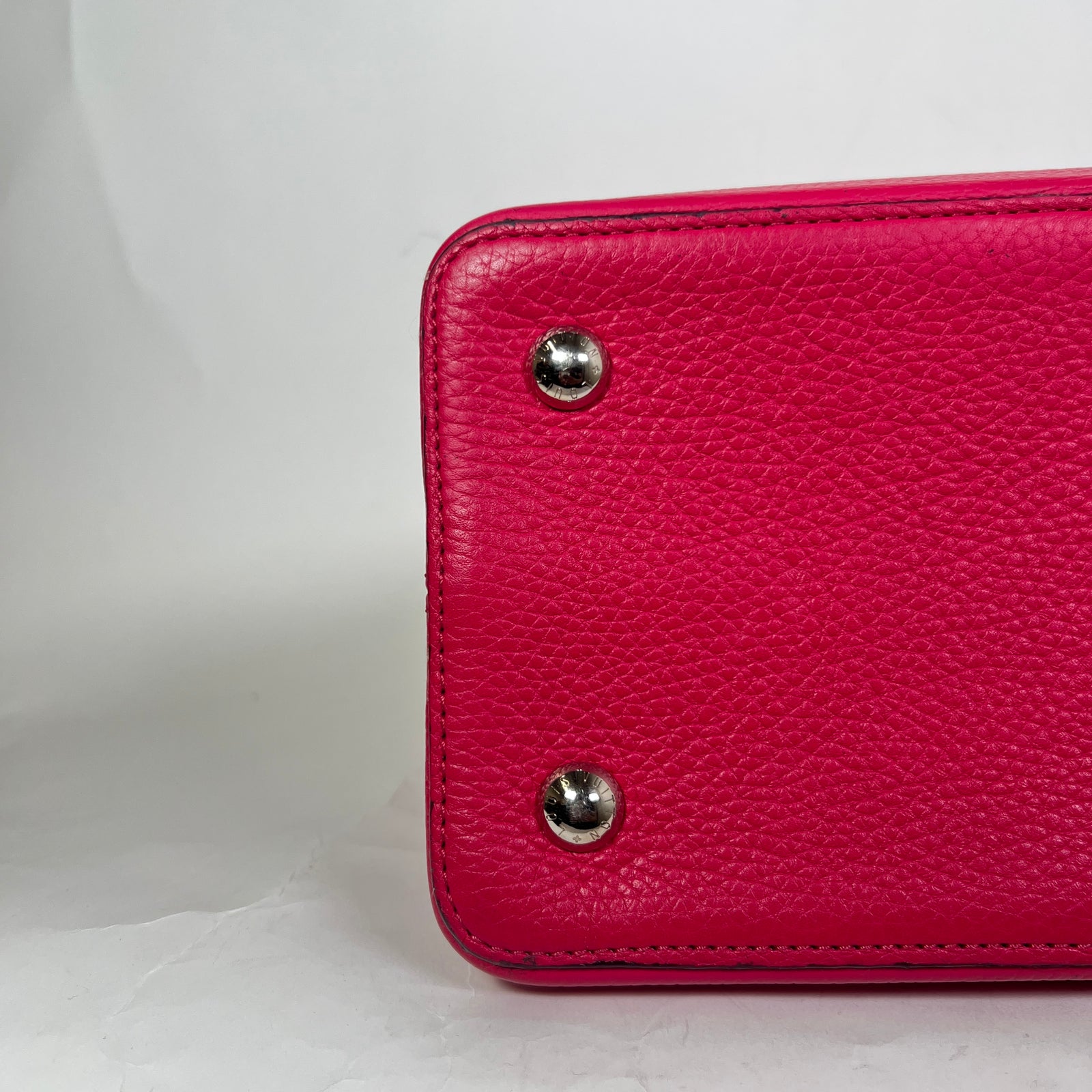 Louis Vuitton Capucines Red Taurillon Leather MM Handbag