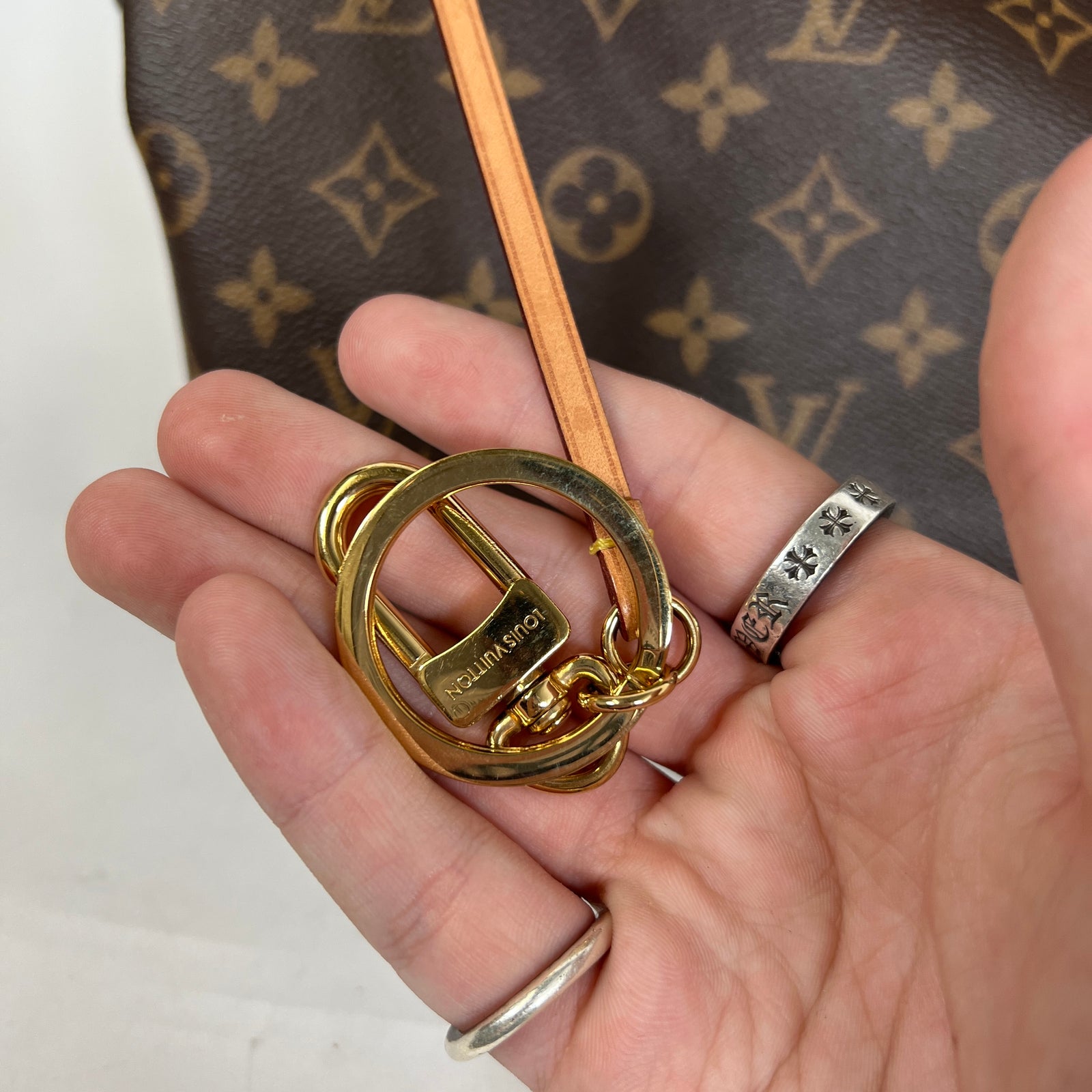 Louis Vuitton Artsy Monogram Purse