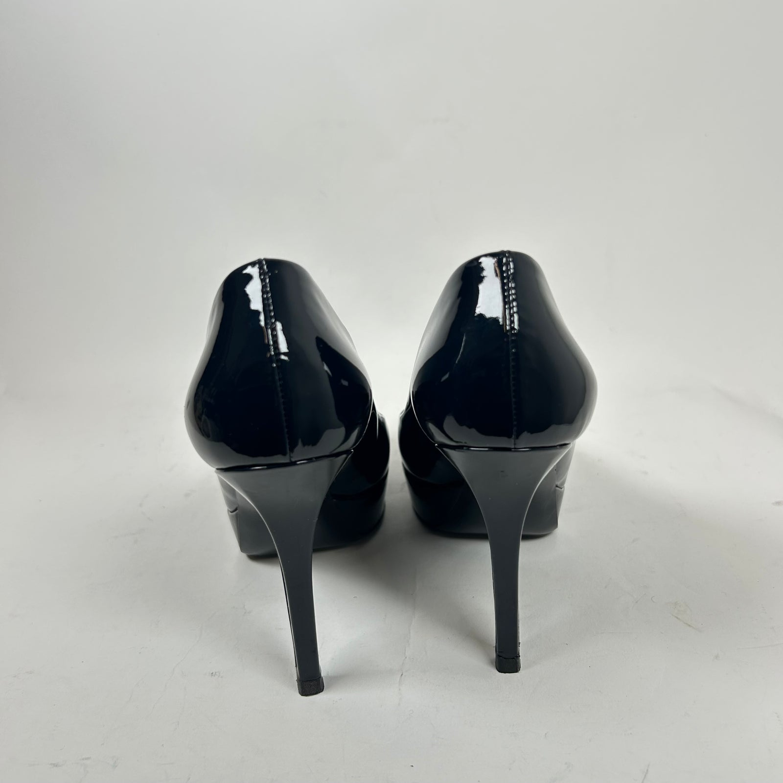 Gucci Midnight Blue Patent Leather Pumps Size 36.5