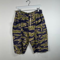 South2 West8 Camo Shorts Size L