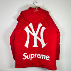 Supreme New York Yankees Gore-Tex 700 Down Fill Puffer Jacket
