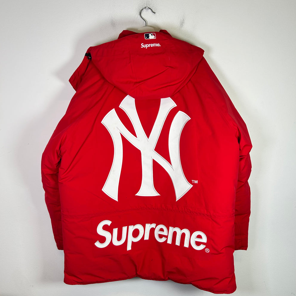 Supreme New York Yankees Gore-Tex 700 Down Fill Puffer Jacket
