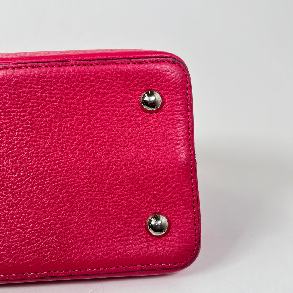 Louis Vuitton Capucines Red Taurillon Leather MM Handbag