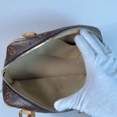 Louis Vuitton Manhattan Monogram Purse