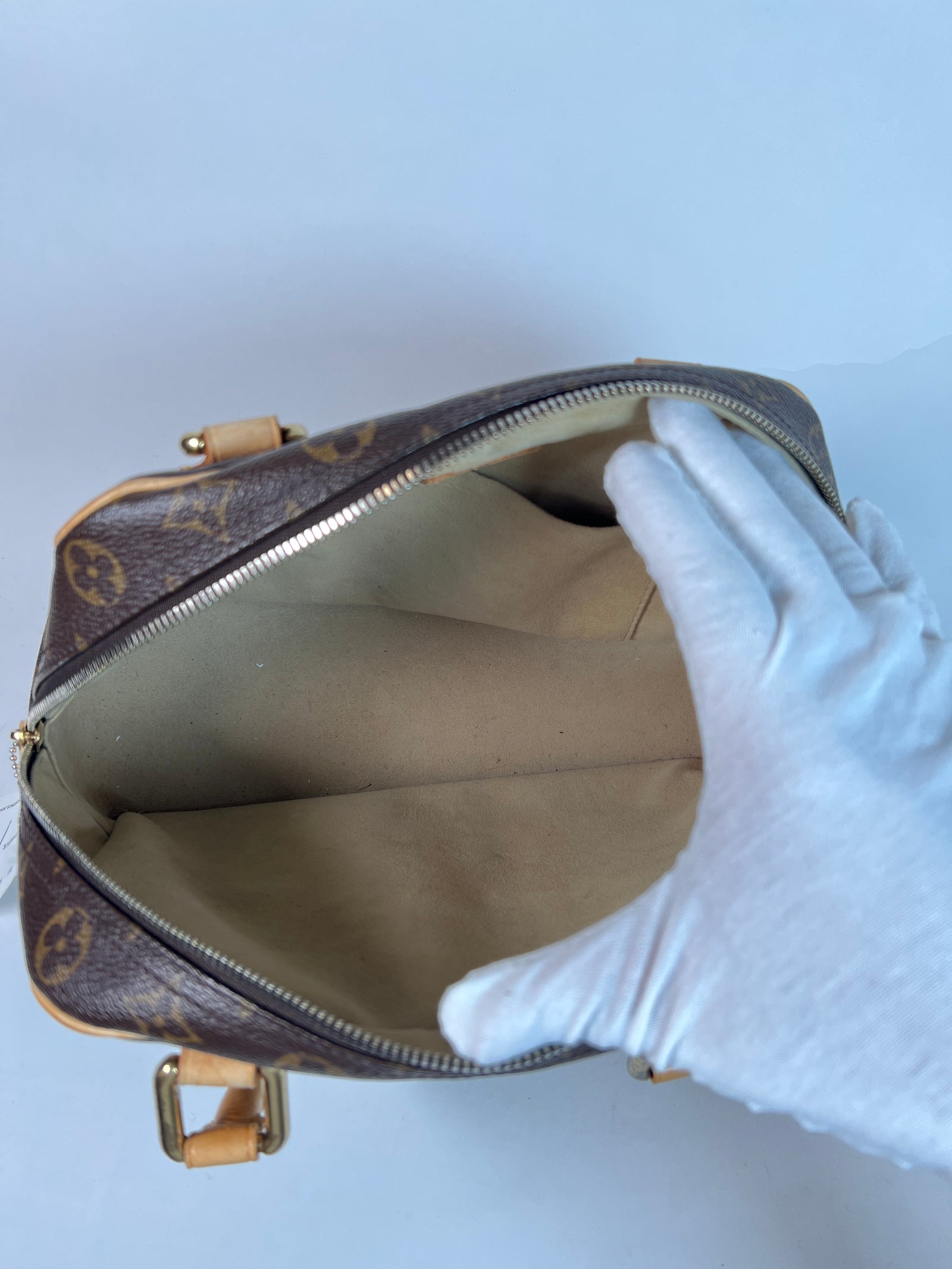 Louis Vuitton Manhattan Monogram Purse