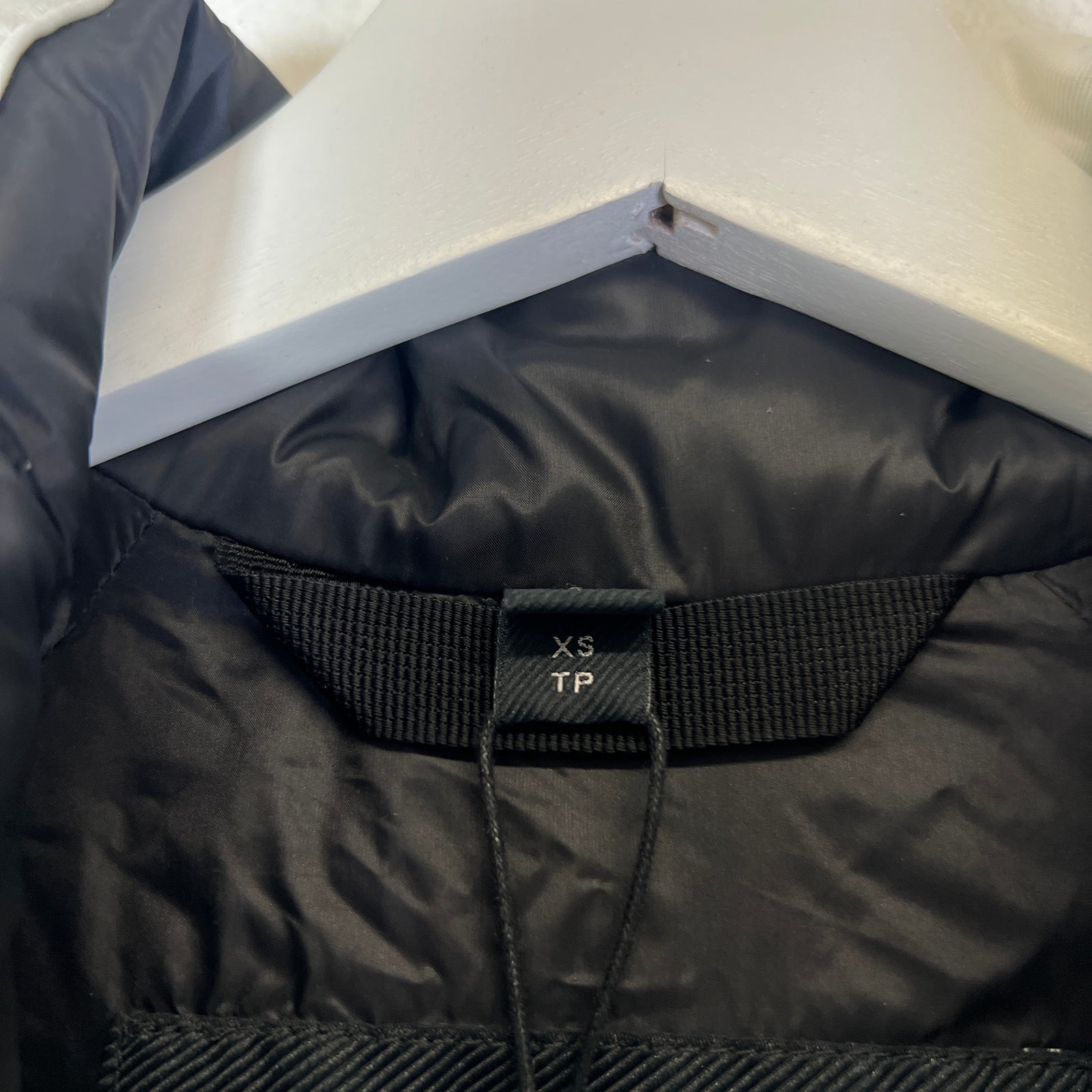 Burberry Women's Cropped Insulated Down Puffer Jacket Size XS