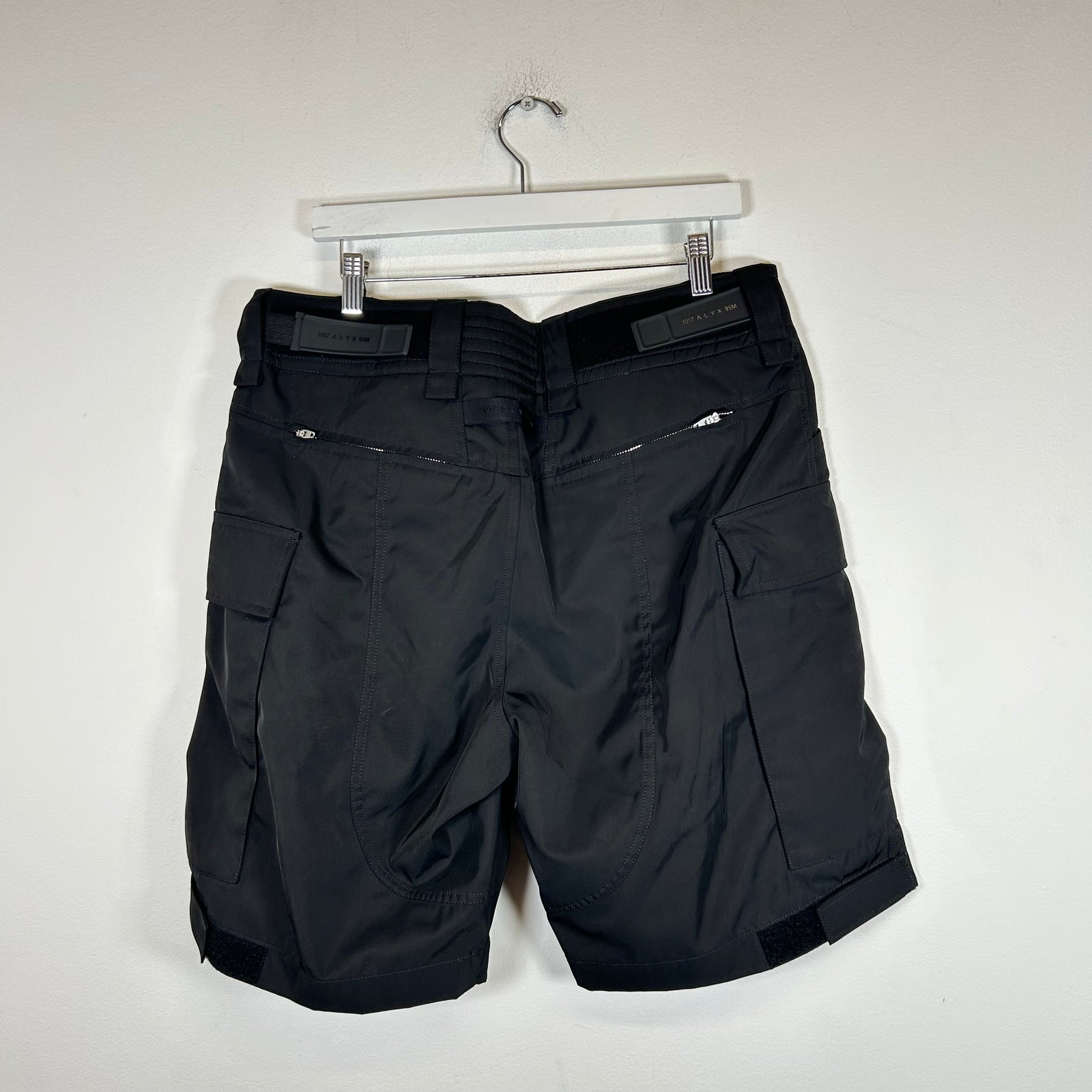 Alyx Black Tactical Cargo Nylon Shorts Size 36
