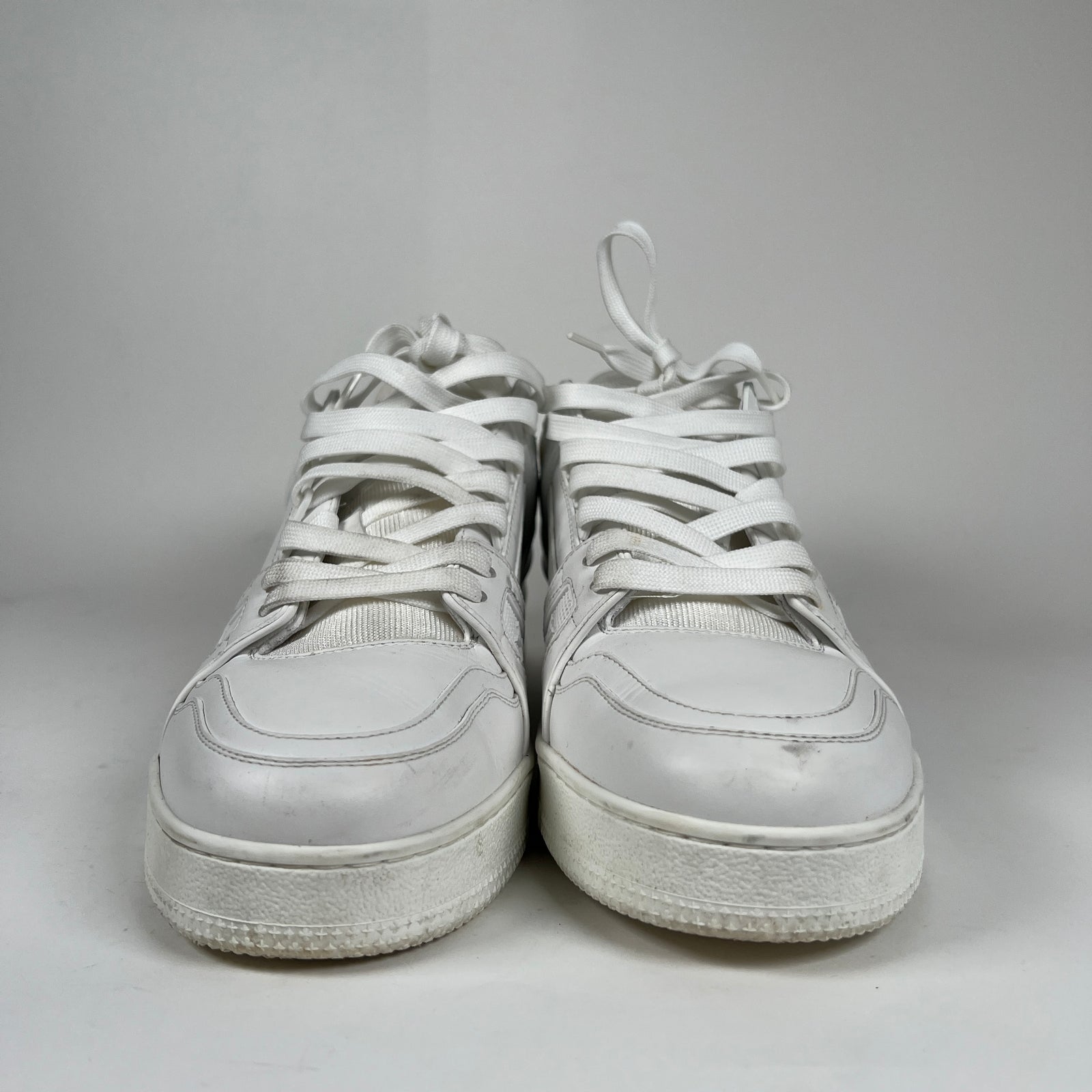 Louis Vuitton Trainer Triple White Size 8