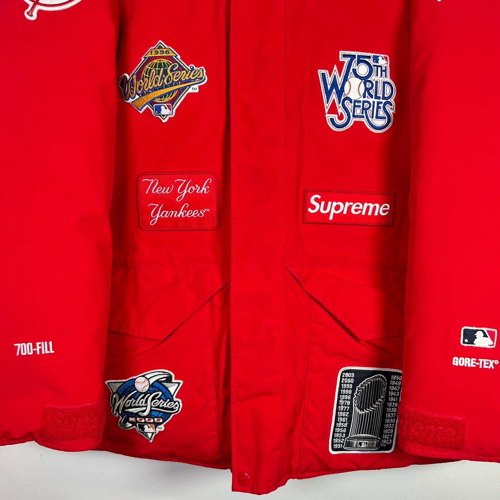 Supreme New York Yankees Gore-Tex 700 Down Fill Puffer Jacket
