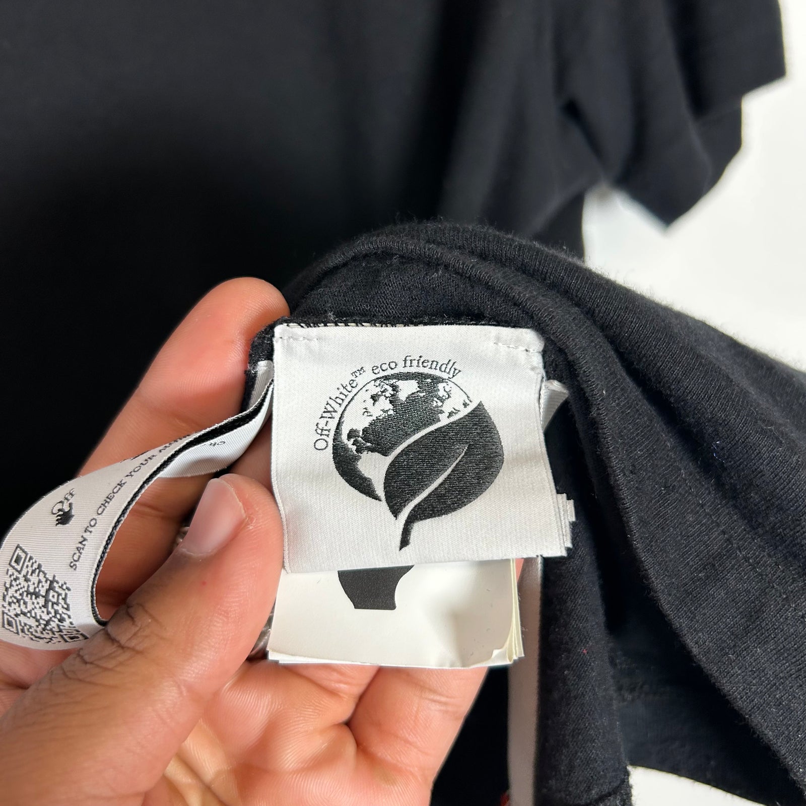 Off-White Apple Arrow Print T-Shirt