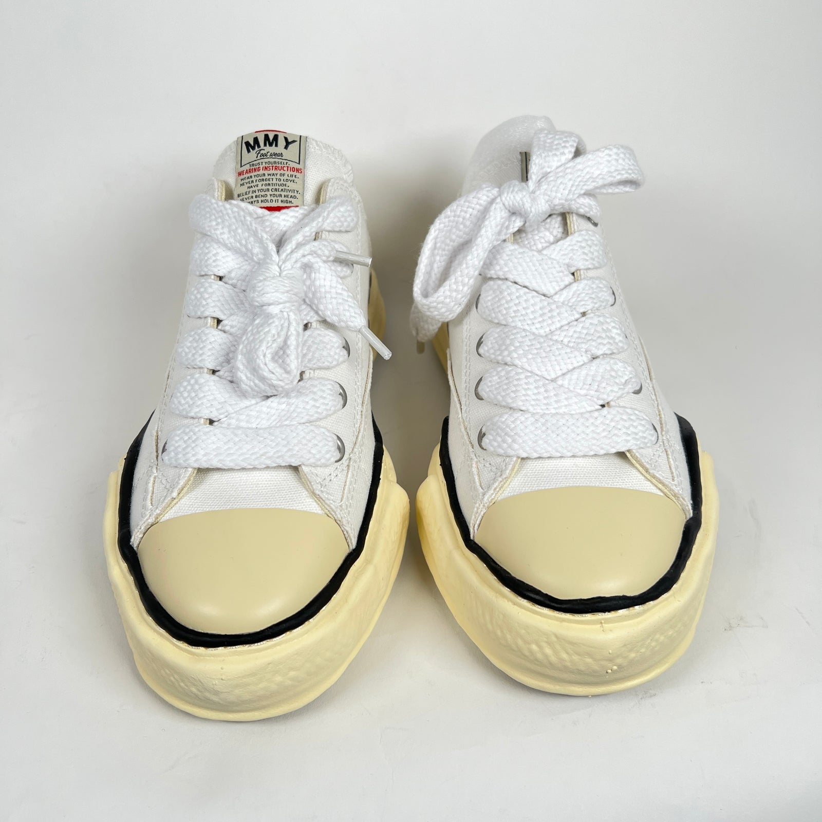 Mihara Yashiro White Low Top Size 41