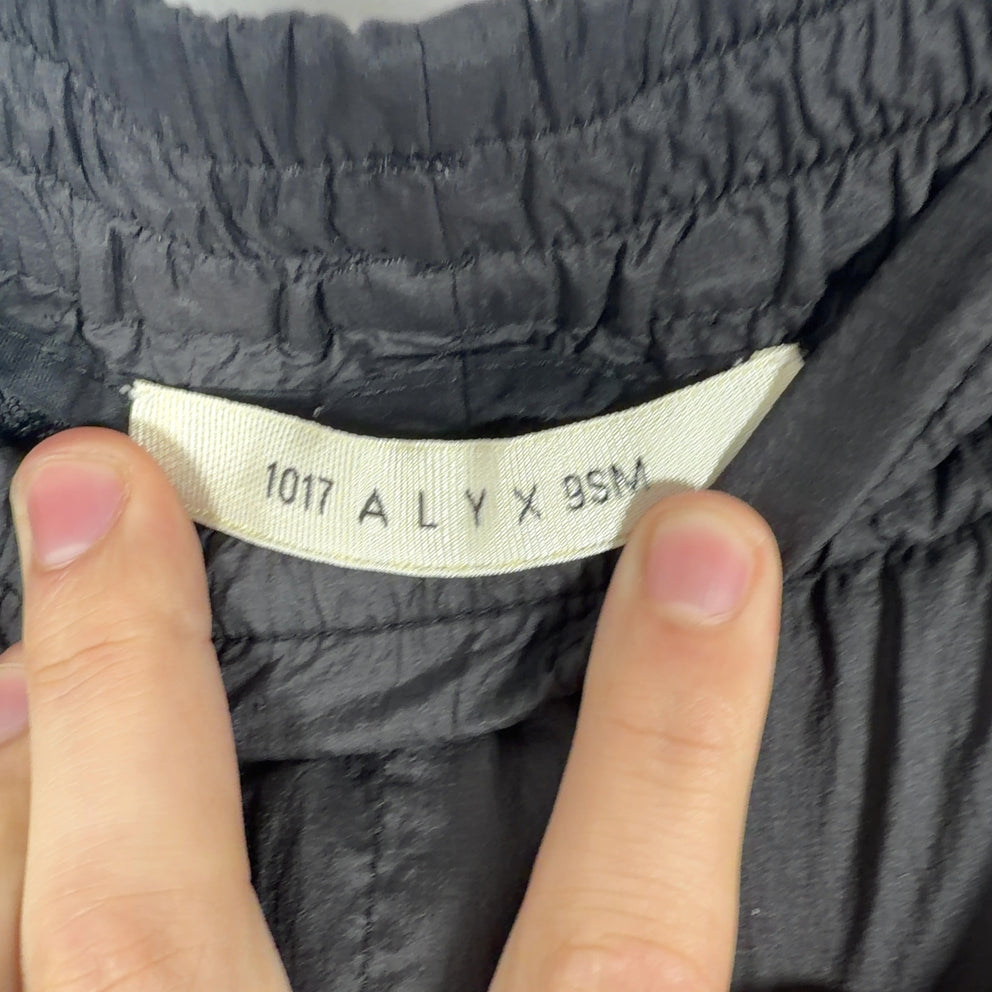 1017 ALYX 9SM Nylon Hybrid Cuffed Detachable Leg Cargo Pants