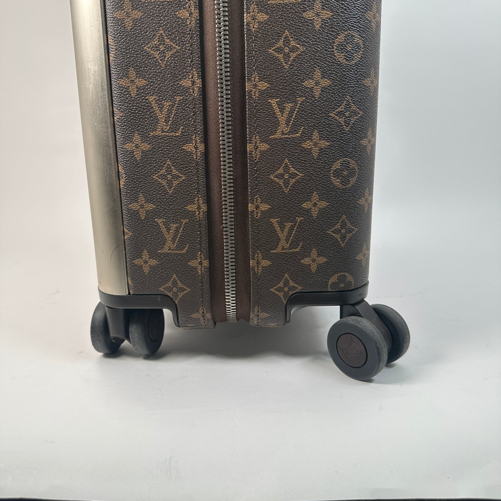 Louis Vuitton Monogram Horizon Luggage 50