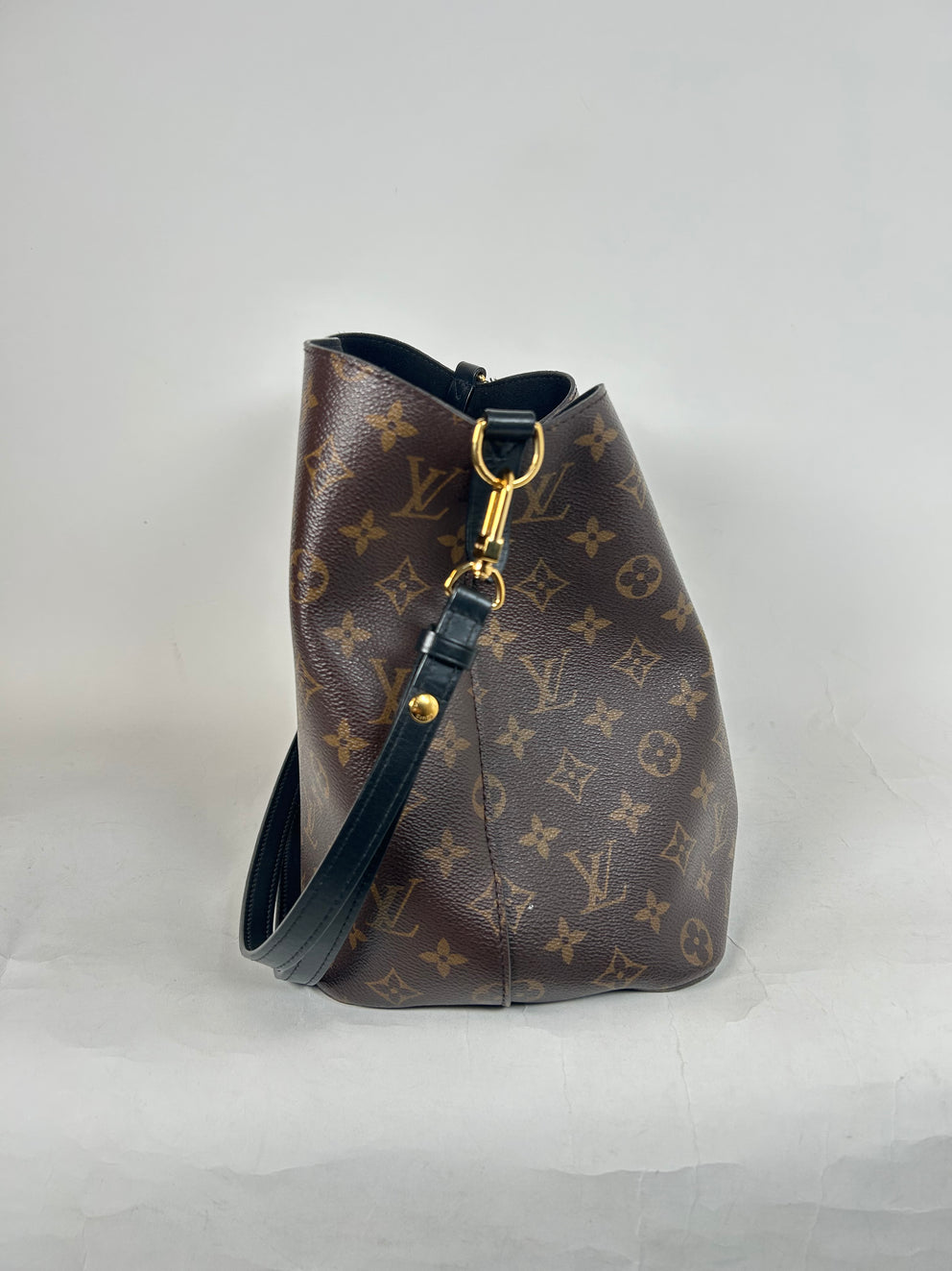 Louis Vuitton Monogram NeoNoe MM Bucket Bag