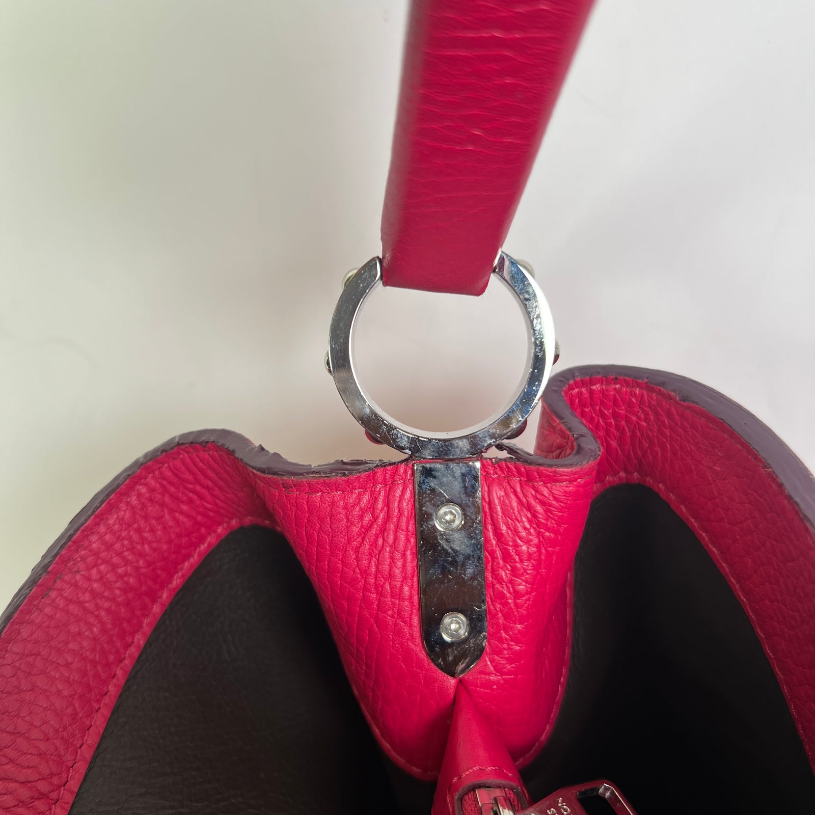 Louis Vuitton Capucines Red Taurillon Leather MM Handbag