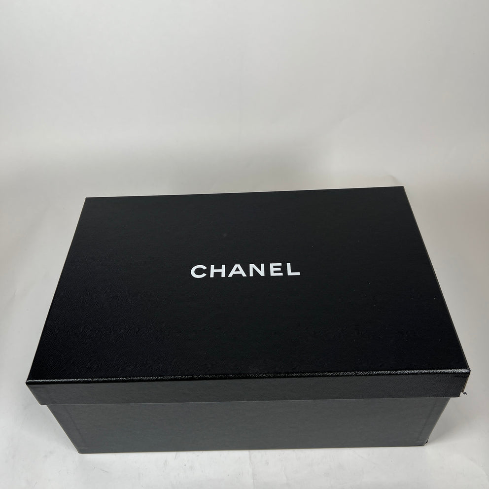 Chanel Black/White Mesh Suede Grained Calfskin Interlocking CC Runners Size 39.5