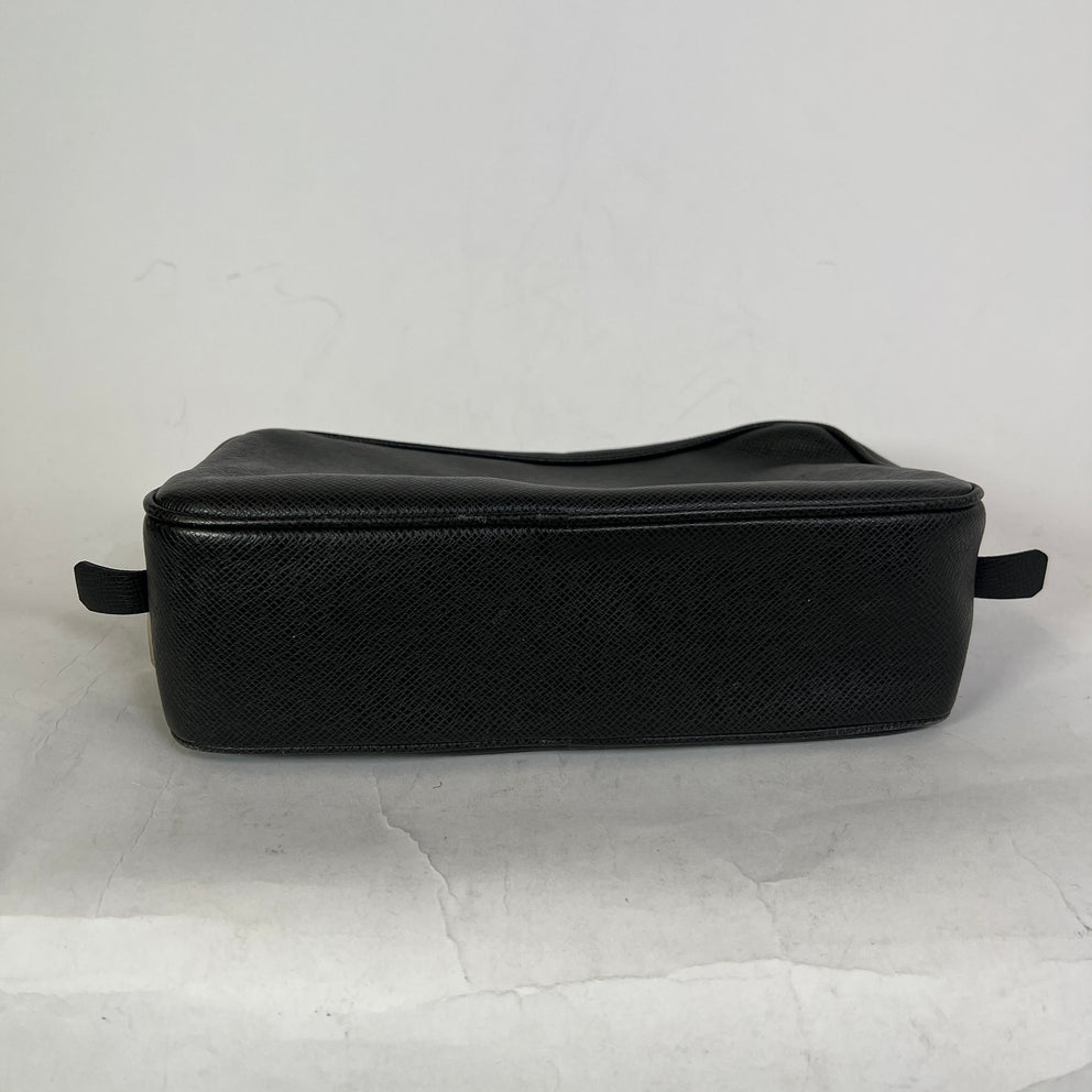 Louis Vuitton Taiga Leather GM Toiletry Clutch