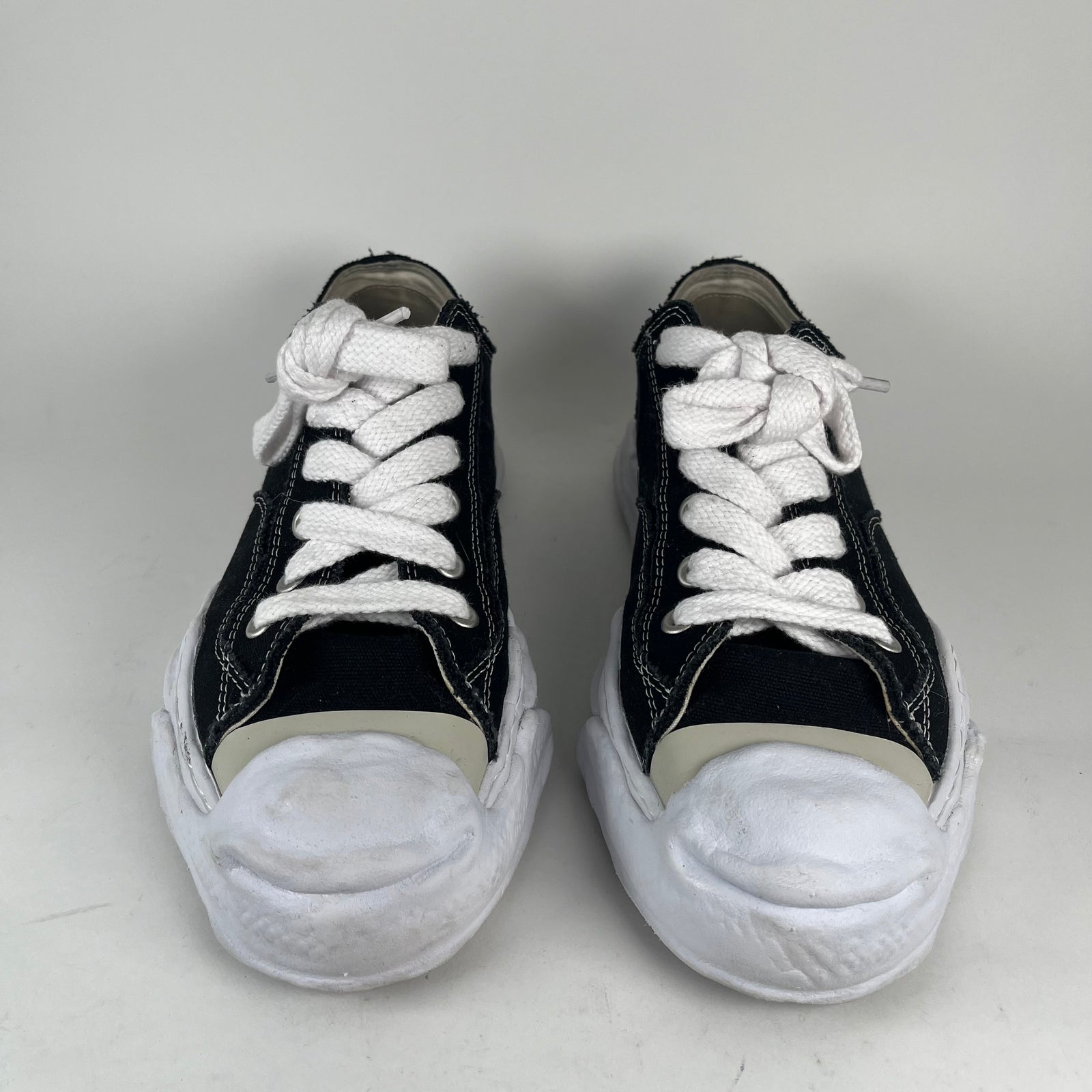 Maison Mihara Black/White Low-Top Size 12