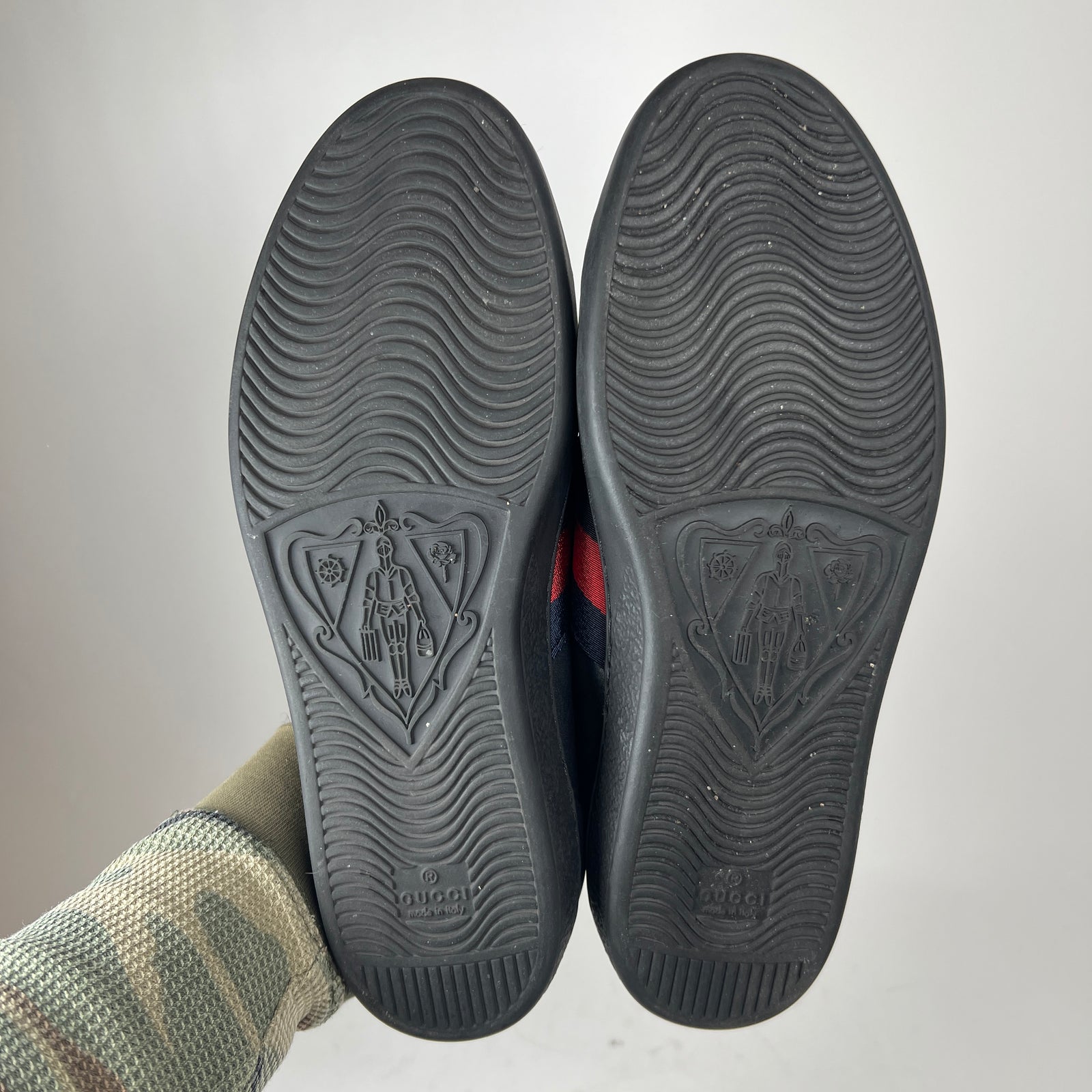 Gucci Black Embroidered Bee Ace Sneaker Size GG 8