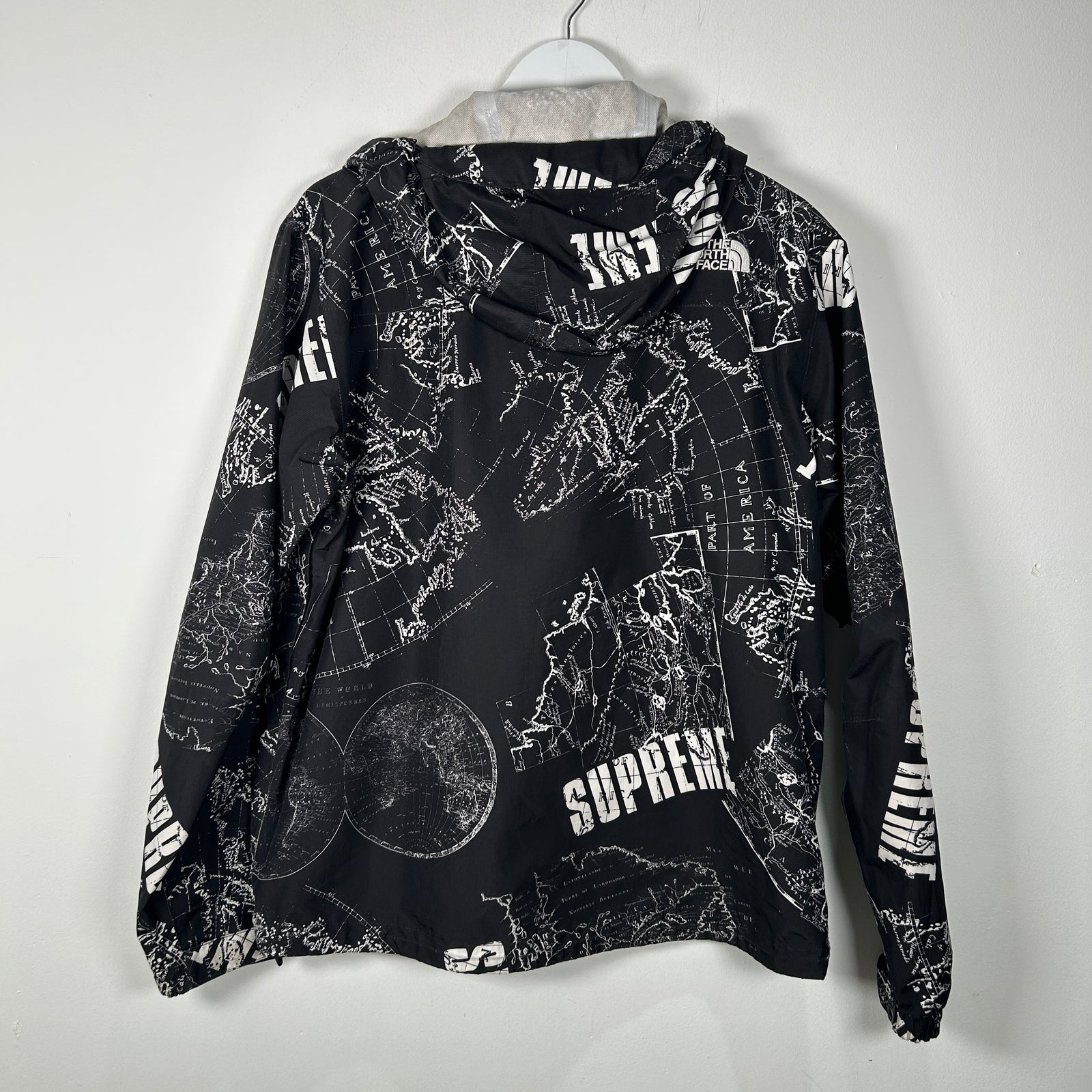 Supreme x TNF Venture Windbreaker Size M