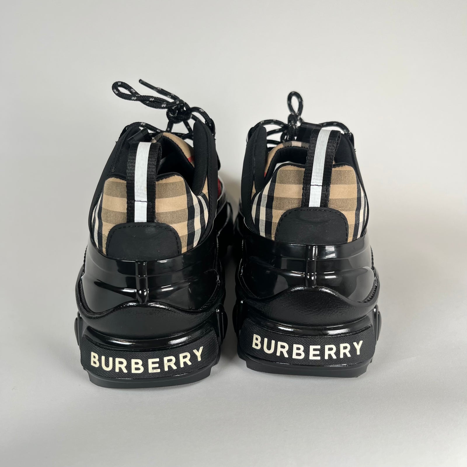 Burberry Arthur Black & Plaid Size 44