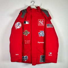Supreme New York Yankees Gore-Tex 700 Down Fill Puffer Jacket